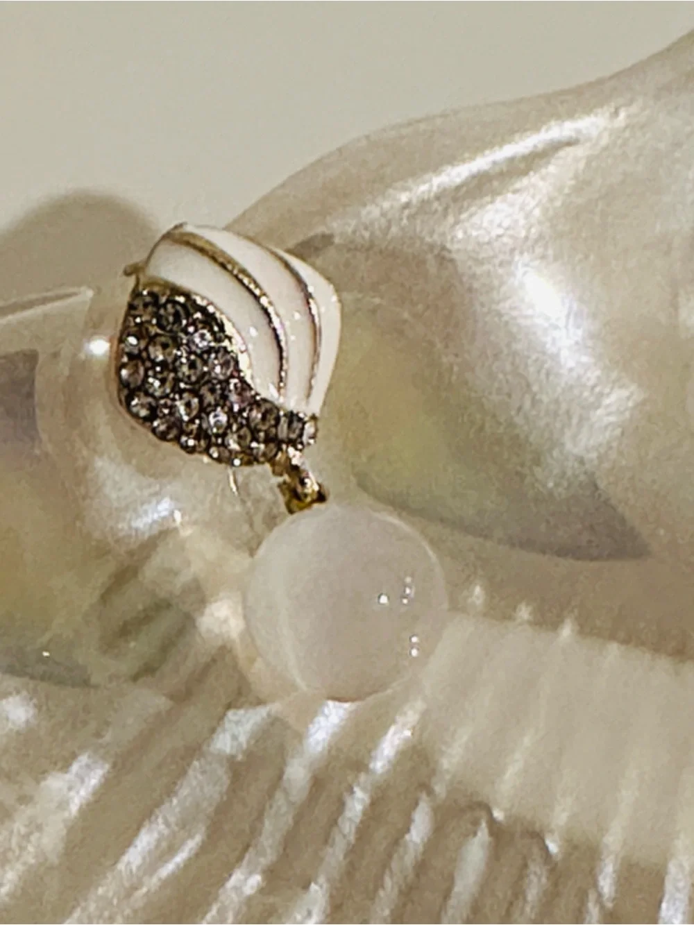 Fashion Jewelry White and Gold Crystal Drop Earrings